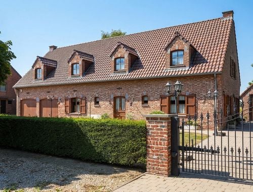                                        Villa te koop in Sars-la-Bruyère, € 520.000
