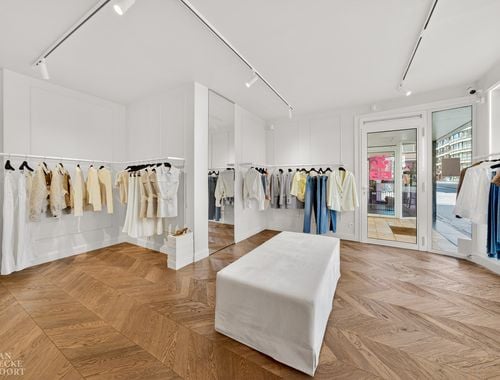                                         Handelsgelijkvloers te huur in Oostende, € 795
