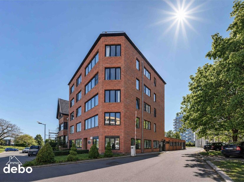 Bedrijfsvastgoed te koop in Koning Albertpark 20. bus 2,
                    8500 Kortrijk