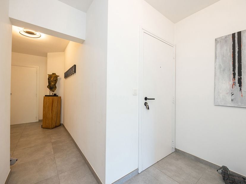 RUIM (125M2) EN KLASSEVOL GERENOVEERD APPARTEMENT MET 2 SLAAPKAMERS PAL IN HET CENTRUM VAN HASSELT<br />
Er zijn appartementen die u bekijkt, en er zi