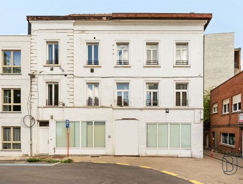                                         Handelspand met woonst te koop in Kortrijk, € 430.000
