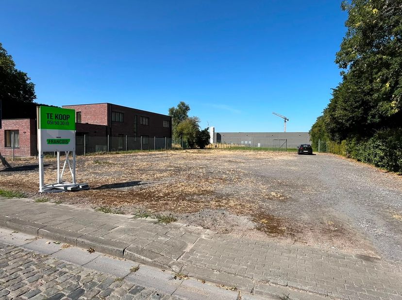 NIEUWE VOORWAARDEN!<br />
Uniek perceel bouwgrond van 1.500 m² (25m breed x 60m diep, aan 265euro/m²) met in het verlengde een gelijklopend, aanpalend