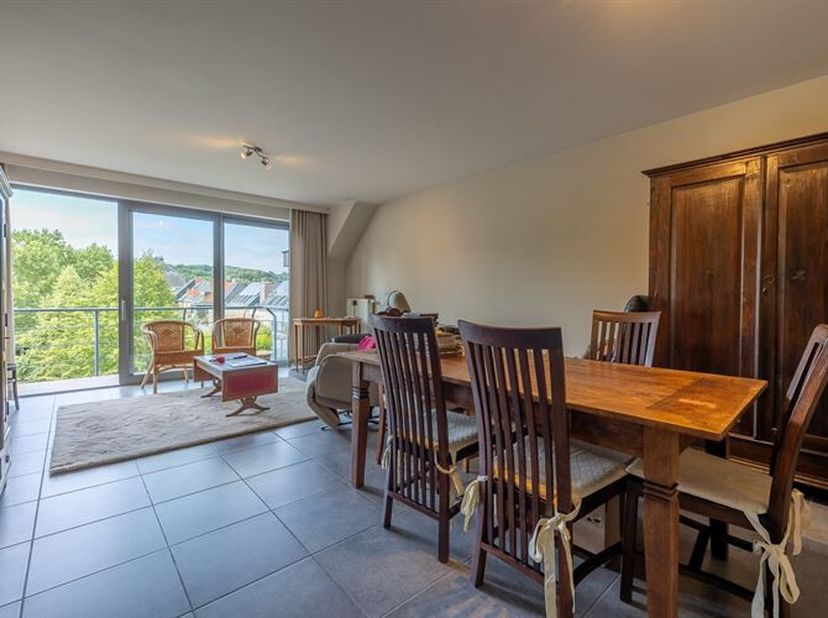 Dit aangename appartement op de derde verdieping bevindt zich op een uitstekende locatie in Aarschot, op wandelafstand van het station en dichtbij het