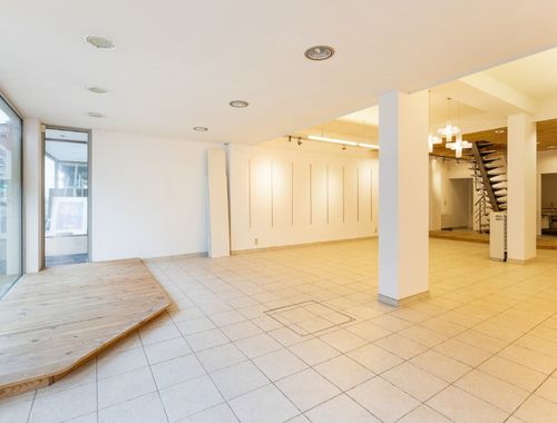                                         Bien commercial à louer à Sint-Idesbald, € 1.350
