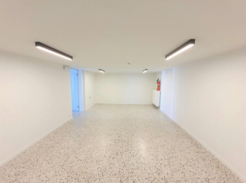 Bedrijfsvastgoed te huur in Steenweg Deinze 150,
                    9810 Nazareth