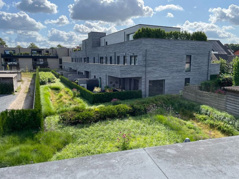 Mooi energiezuinig en luxueus afgewerkt appartement verwarmd met warmtepomp (dus ook airco aanwezig) met 5 zonnepanelen gelegen op de tweede verdiepin