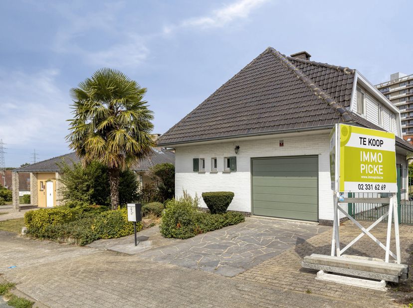 Immo Pické biedt u deze gunstig gelegen villa aan in Sint-Pieters-Leeuw, gelegen in de nabijheid van winkels, scholen, openbaar vervoer, invalswegen a