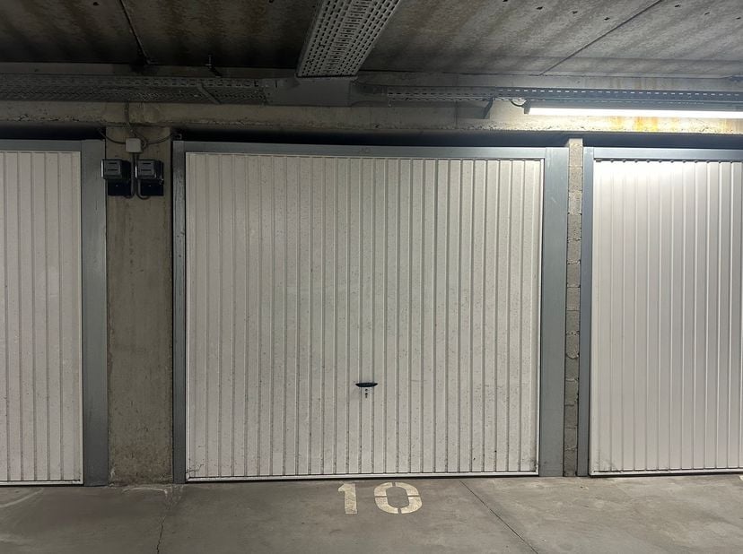 Garagebox te huur in het centrum van Oostende<br />
Op zoek naar een veilige en centraal gelegen parkeer- of opslagruimte? Deze garagebox bevindt zich