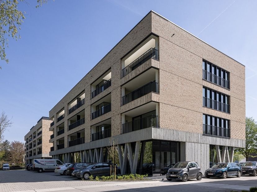 Bedrijfsvastgoed te huur in Jean-Baptiste de Ghellincklaan 27,
                    9051 Sint-Denijs-Westrem