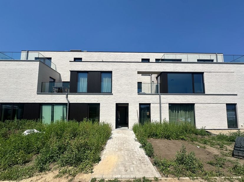 Nieuwbouwappartement met autostaanplaats in groene, bosrijke omgeving te Ranst.<br />
<br />
In een rustige, groene omgeving in Ranst vind je dit prac