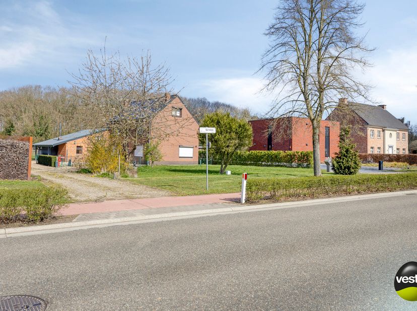 Bouwperceel gelegen te Zutendaal, Sprinkelestraat 89.<br />
<br />
Dit uniek gelegen perceel bevindt zich in een rustige omgeving, op wandelafstand va