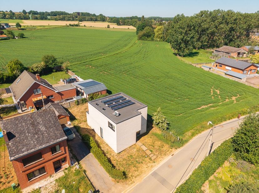 Voor verdere info of een vrijblijvende waardebepaling van uw eigendom: joeri.vandeven@homixx.be of 016 199 346.<br />
Wij stellen met veel trots deze