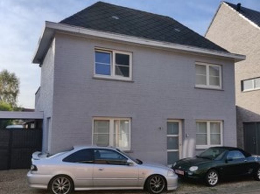 Huis te koop in Luc Schampstraat 8,
                    9320 Nieuwerkerken