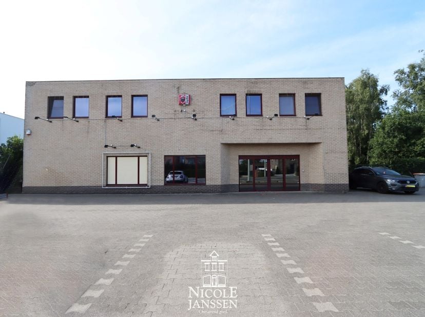 Ruim en veelzijdig handelspand met een bruikbare oppervlakte van ca. 700 m² op het gelijkvloers. <br />
Dit instapklare pand heeft een flexibele indel