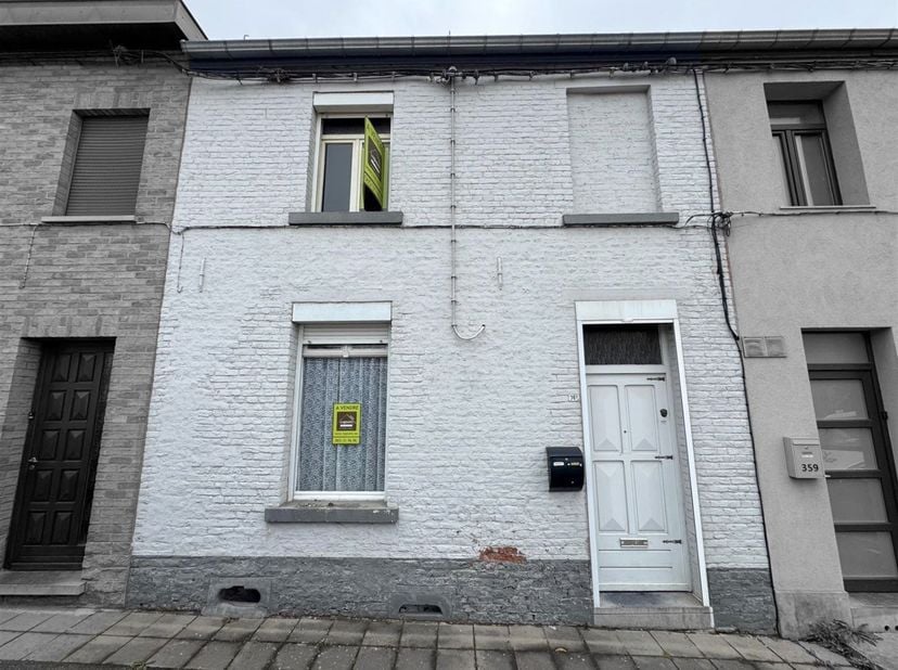 SOUS OPTION - PLUS DE VISITE - Prix: Offre à partir de 50.000 euros, frais d'agence non inclus et à charge de l'acquéreur.<br />
<br />
Maison à rén