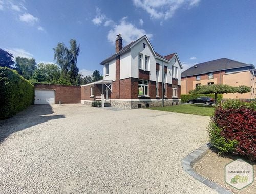                                         Bureaux à louer à Tournai, € 680
