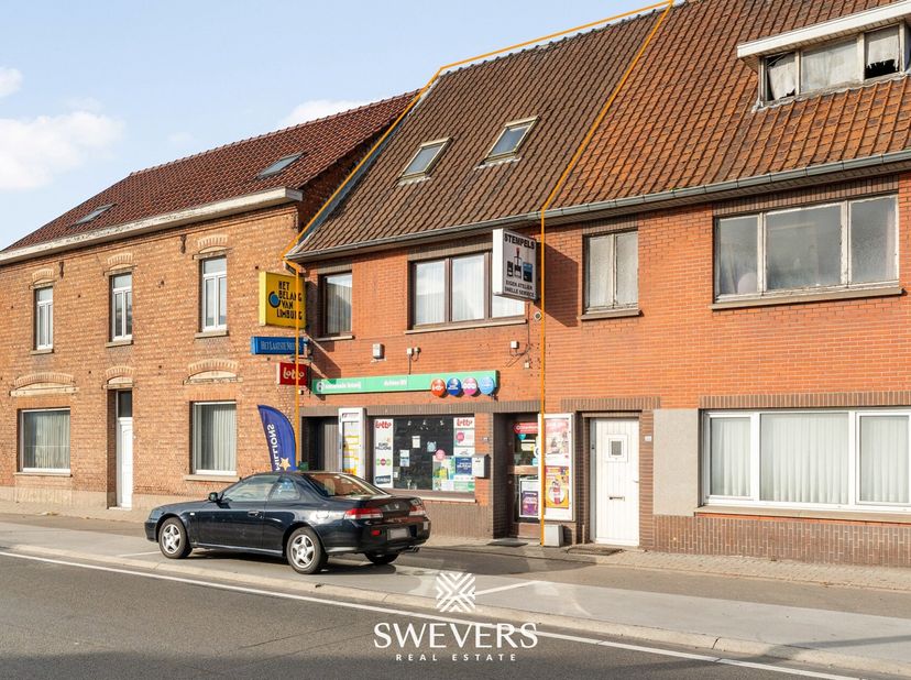 Voor meer info en fotos, surf naar www.swevers.be  Op de centrale Grote Baan in Houthalen-Helchteren ontdek je deze verrassend ruime woning met handel
