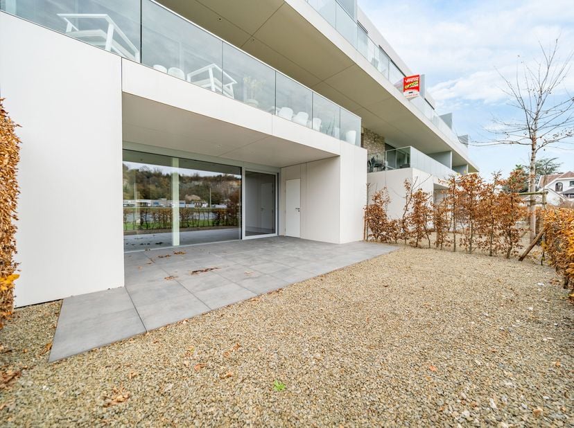 Ontdek dit prachtige appartement, ideaal gelegen in Hermalle-sous-Argenteau in een prestigieus gebouw. Geniet van een uitzonderlijke leefomgeving, dic
