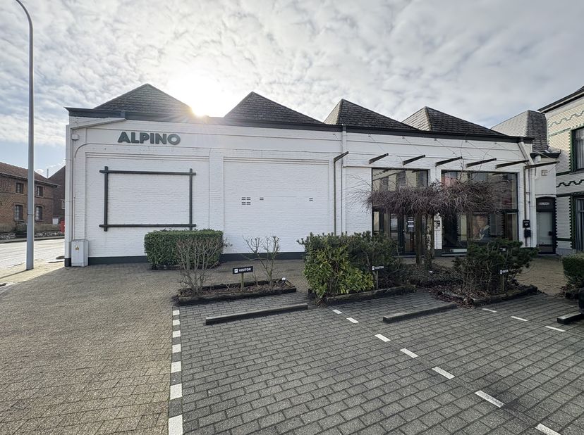 Centraal gelegen winkelruimte/showroom met tal van opportuniteiten<br />
Deze karaktervolle commerciële ruimte geniet van een uitstekende, centrale li