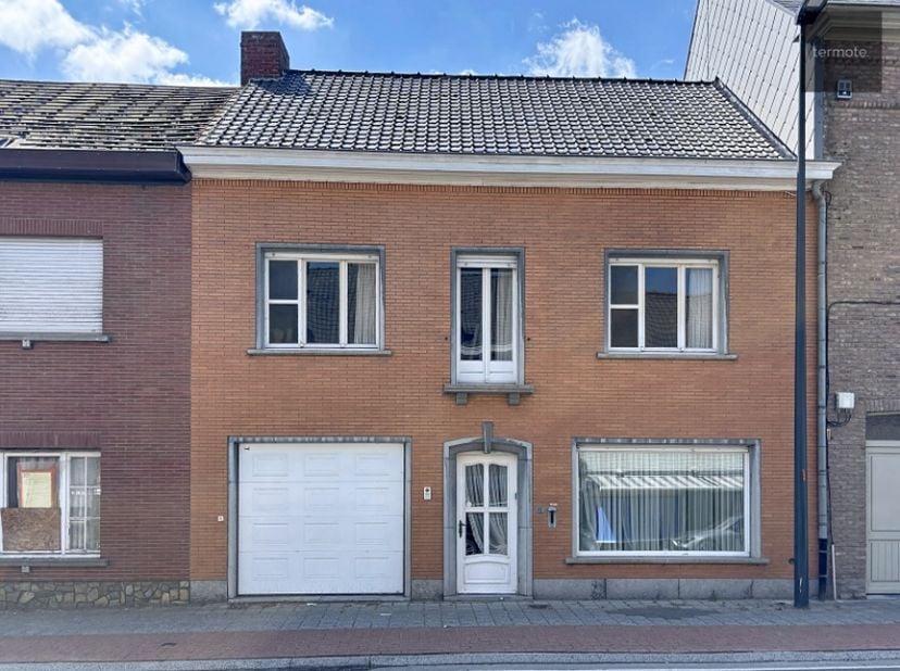 Deze ruime woning is gelegen in de&amp;nbsp;Nieuwstraat in Kruishoutem en een&amp;nbsp;unieke kans voor diegenen die op zoek zijn naar een ruime en perfect ge