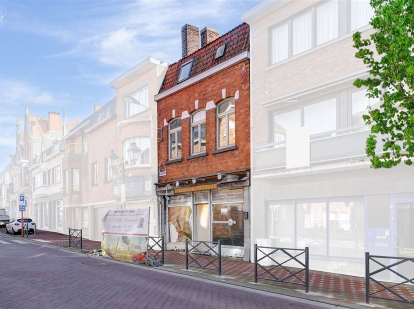 Immeuble à rénover situé au coeur du centre-ville de COMINES. Propose une surface habitable totale d'env. 148m² ainsi qu'un grenier aménageable et vas