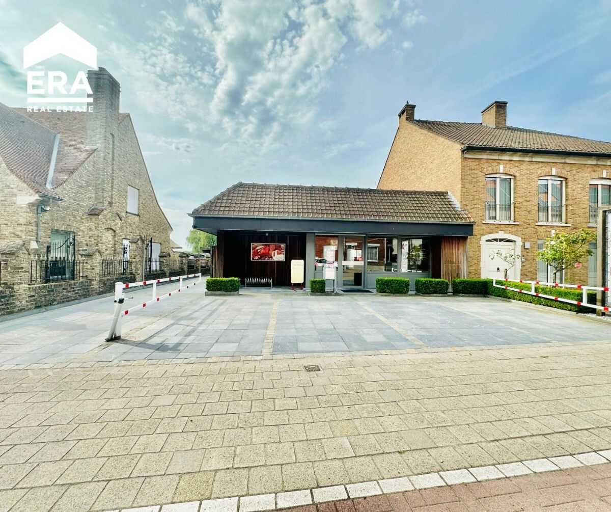 Handelspand met woonst te koop