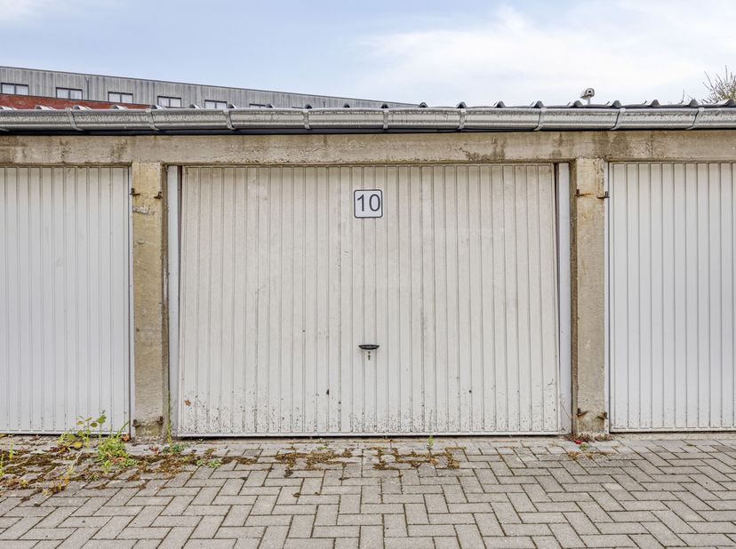 Deze garagebox (box 10) bevindt zich op een absolute topligging in het centrum van Leuven. In een buurt waar parkeergelegenheid bijzonder schaars is,