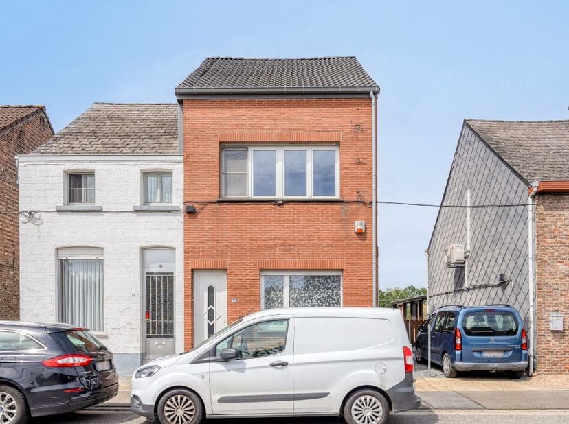 Te koop: Halfopen bebouwing in Hofstade In een aangename omgeving in Hofstade bevindt zich deze verzorgde halfopen bebouwing met zij-ingang, die dankz