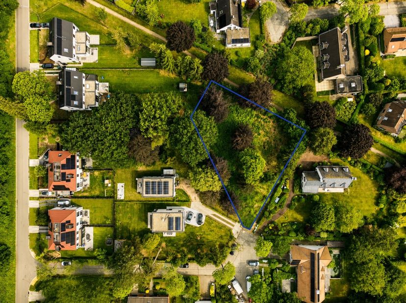 Gunstig gelegen perceel van 1.482 m² voor een vrijstaande villa op een uitzonderlijke locatie te Zwijnaarde.<br />
<br />
Voor meer informatie, mail n