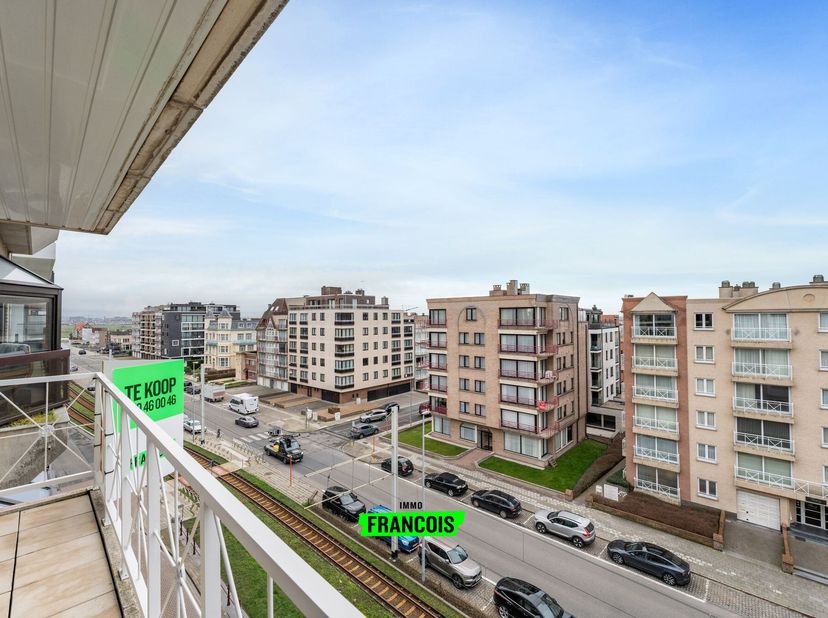 Gerenoveerd bemeubeld appartement met zuidgericht terras op toplocatie in Wenduine!<br />
Ontdek dit volledig gerenoveerde appartement op een absolute
