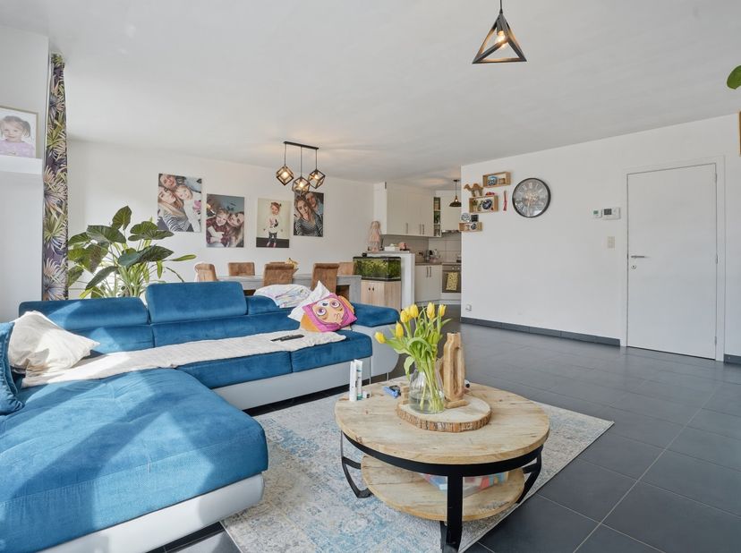 Recent appartement met privatieve tuin (346m²)  en ruim terras (40m²) in het centrum van Woumen!<br />
<br />
Bent u op zoek naar een energiezuinig, i