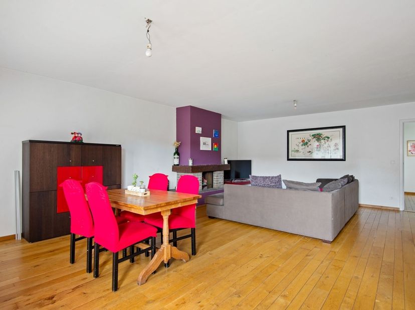 Zeer ruim appartement met uitzonderlijk groot terras op toplocatie in Temse<br />
<br />
Dit ruime appartement is uitstekend gelegen in Temse, op wa