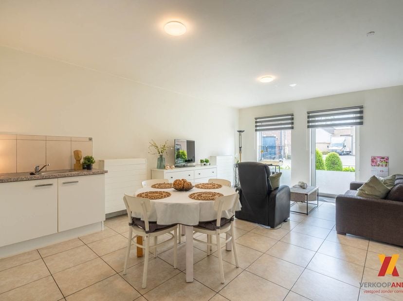 Dit&amp;nbsp;instapklare gelijkvloerse appartement biedt een comfortabele indeling met een praktische leefruimte en een uitstekende ligging op wandelafsta