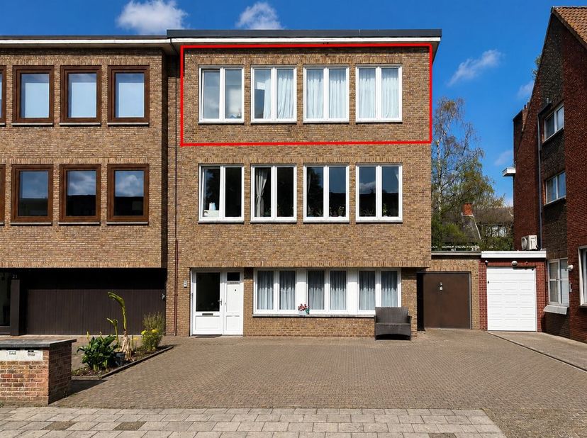 Ruim gelijkvloers appartement rustig gelegen en toch op wandelafstand van het centrum<br />
Ligging: <br />
Het appartement ligt in een rustige woonwi