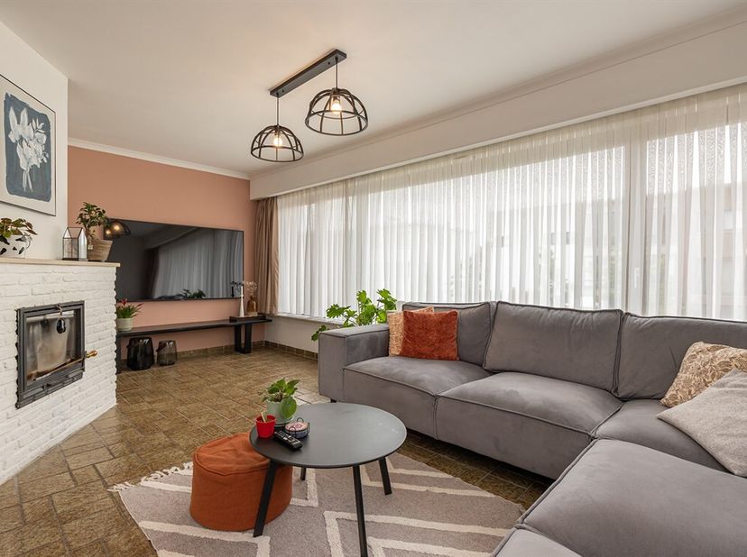 Spacieuse maison de bel-etage avec 3-4 chambres, garage et jardin profond<br />
Sur la Gustaaf De Smetlaan à Aartselaar, vous trouverez cette maison b