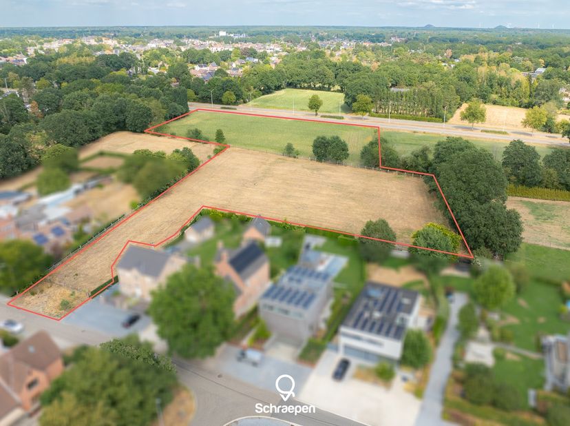 We vinden dit riant bouwperceel van 26a52ca, aangevuld met circa 1ha50a aan achterliggende weilanden&amp;nbsp;terug op een rustige ligging te Zonhoven. Be