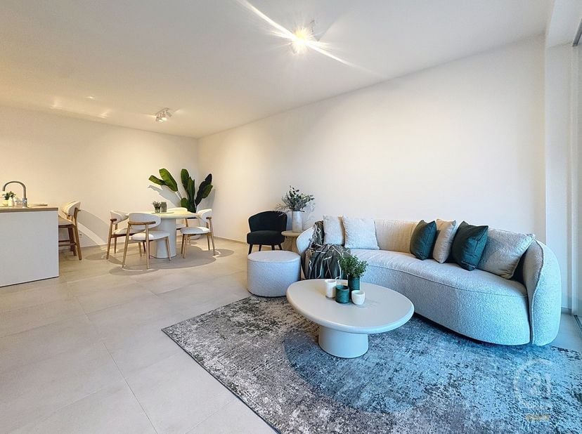 Dit nieuwbouwappartement is gelegen op het gelijkvloers van residentie Ribera langs de Oostendelaan te Middelkerke, op slechts 500 meter van het stran