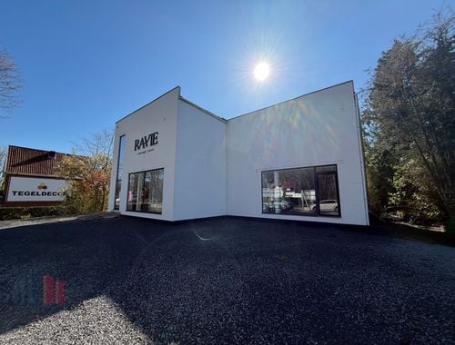                                         Bureaux à vendre à Hasselt, € 860.000

