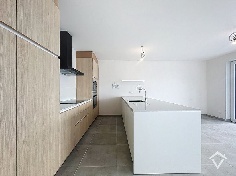 Wonen op een levendige locatie met zicht op alles wat Nieuwpoort te bieden heeft? Dit ruim en modern appartement in residentie Hélène-Charlotte ligt o