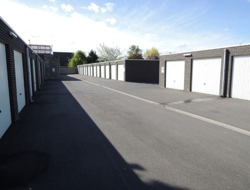                                         Garage à louer à Roeselare, € 70
