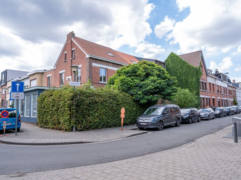 Maison à vendre à Ploegsteertplein 13,
                    2600 Berchem