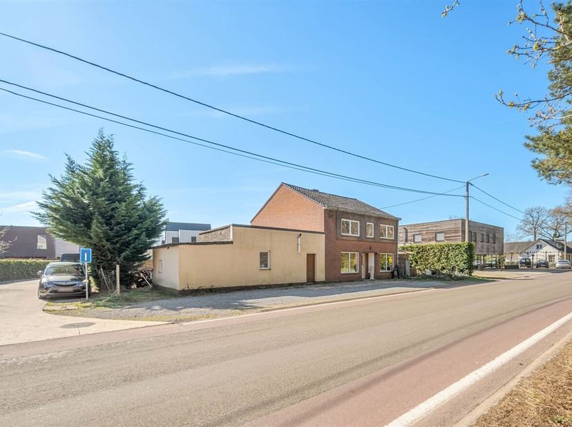 Journée portes ouvertes le samedi 13 juin de 12h30 à 13h30.<br />
Maison rurale spacieuse avec dépendance sur un terrain de plus de 7a dans un environ