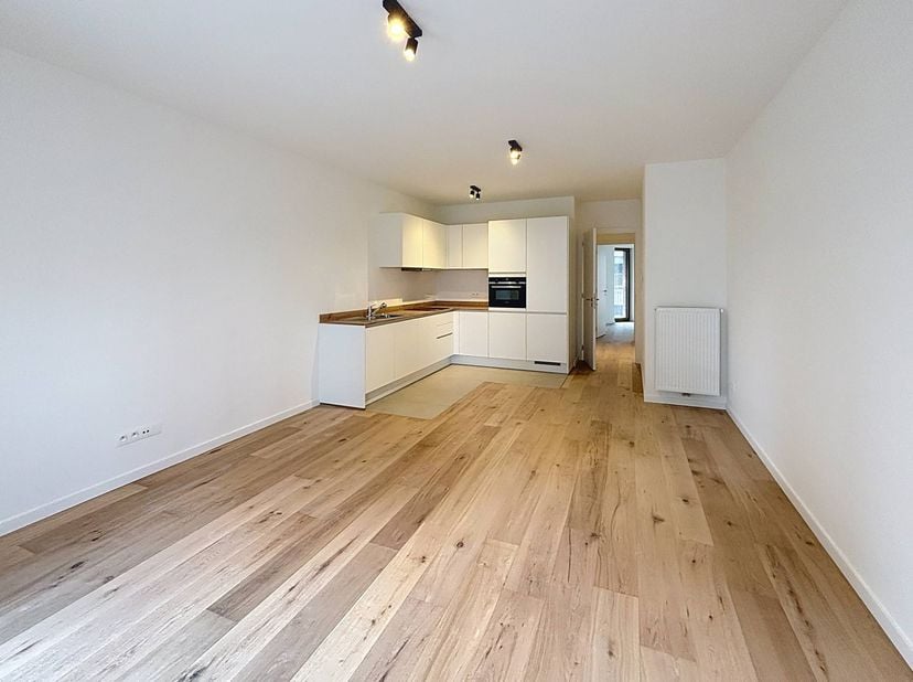 Brussel: Appartement op de 3de verdieping (80m² + 6m² terras) met 2 slaapkamers op de Tour &amp; Taxis site in het gebouw "Newport" gelegen naast het Park