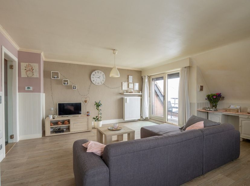 Dit mooie, instapklare appartement op een toplocatie in Lommel wordt verkocht!<br />
Het appartement, gelegen op de Kloosterstraat te Lommel, heeft ee