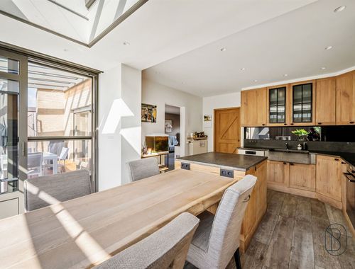                                         Woning te koop in Oostrozebeke, € 385.000
