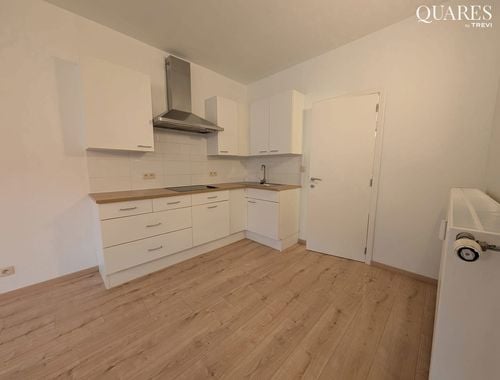                                         Studio te huur in Antwerpen, € 650
