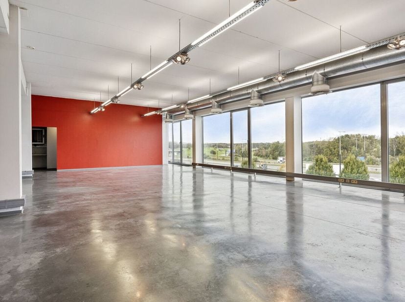 C'est l'occasion pour vous d'établir votre entreprise dans un emplacement privilégié près du Klaverblad! Nous proposons des espaces de bureaux allant