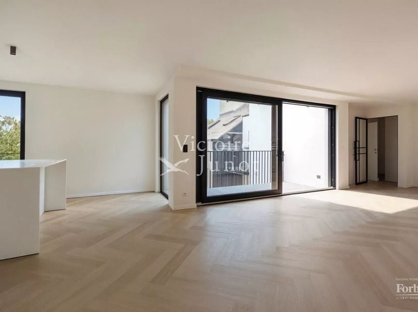 Appartement te koop
                    in 1050 Elsene