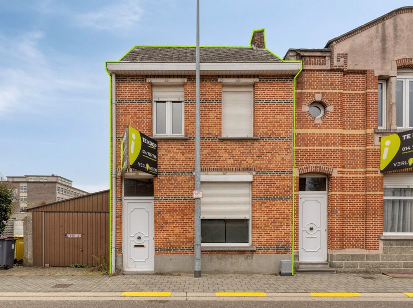 Deze gesloten bebouwing is gunstig gelegen langs het centrum van Mol met o.a. het station, het Rondplein, de winkelstraten, horecazaken en het ziekenh