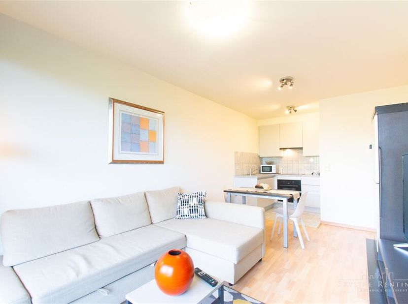Beschrijving: Gelegen nabij Hertoginnedal, de winkels en openbaar vervoer, gemeubileerd appartement in een moderne stijl en comfort, in een klassiek g